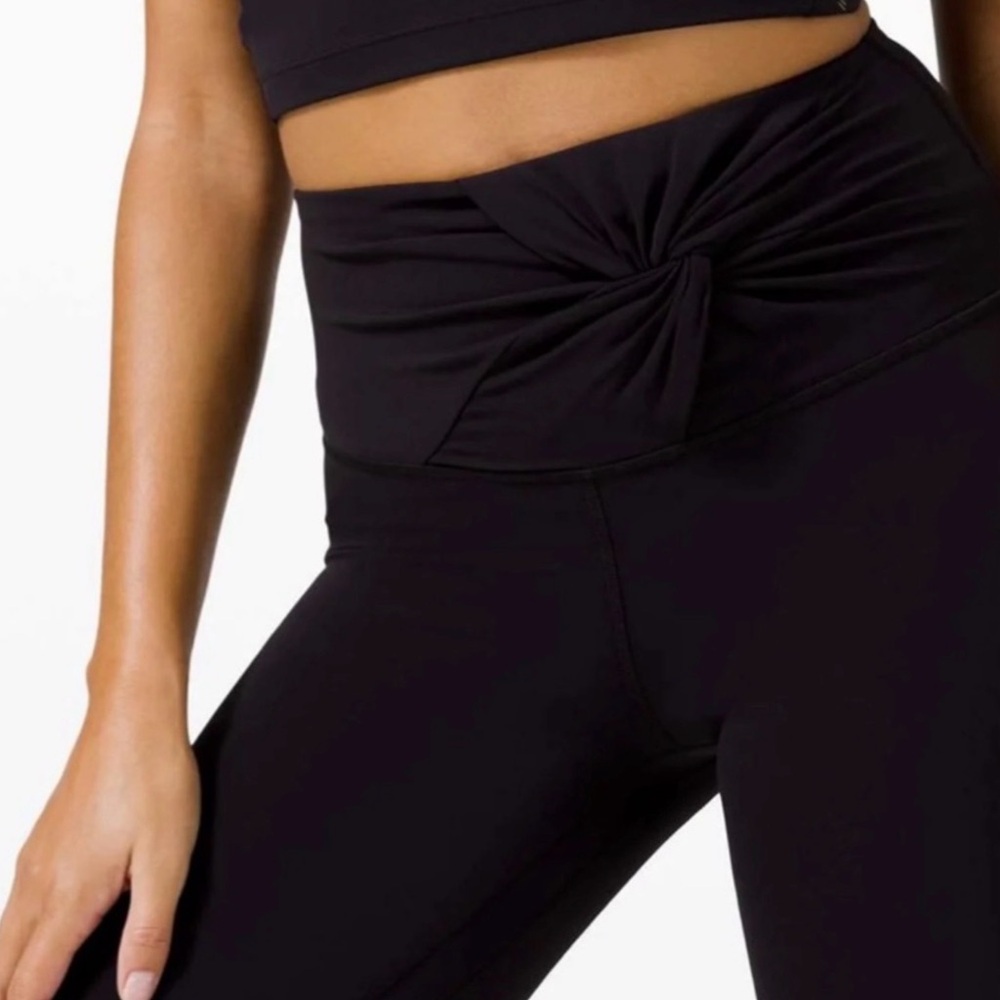 EUC- Lululemon ‘Align HR Twist’ High Waist Legging